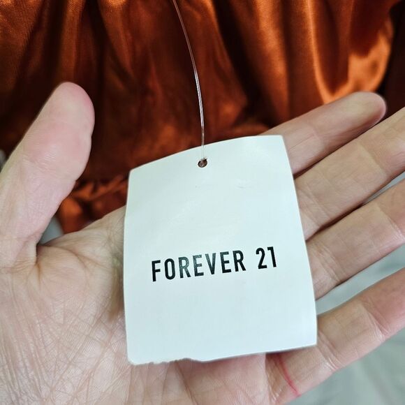 Forever 21 Chestnut Brown Satin Puff Sleeve Tie Front Crop Top Size Medium - Picture 6 of 10